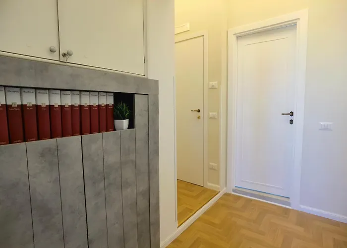 Metro Lodi Apartment